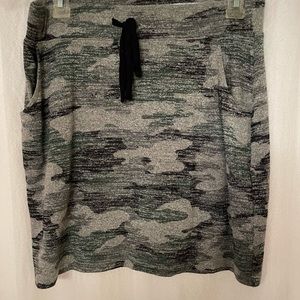 Market & Spruce camouflage knit skirt